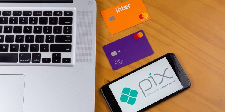 Pix cresce, mas cartão de crédito segue forte, diz pesquisa